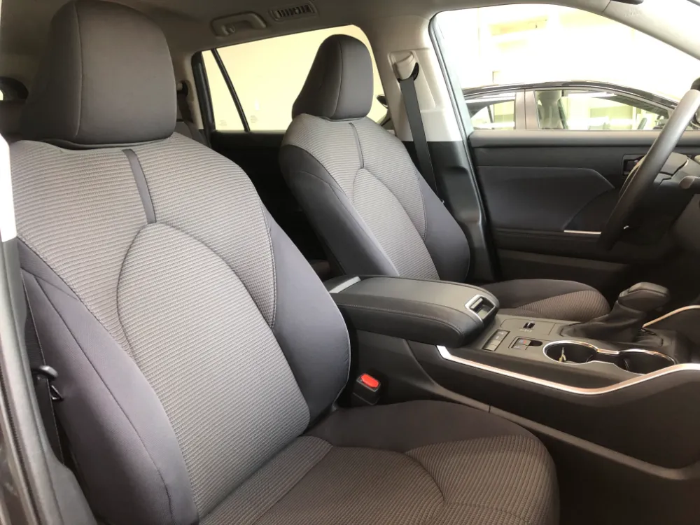 2021 toyota highlander gas l fabric seats 1