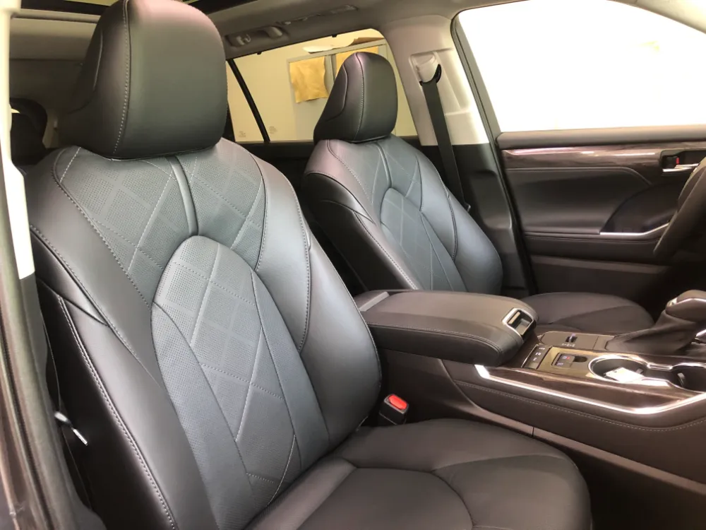 2021 toyota highlander platinum black leather seats 3
