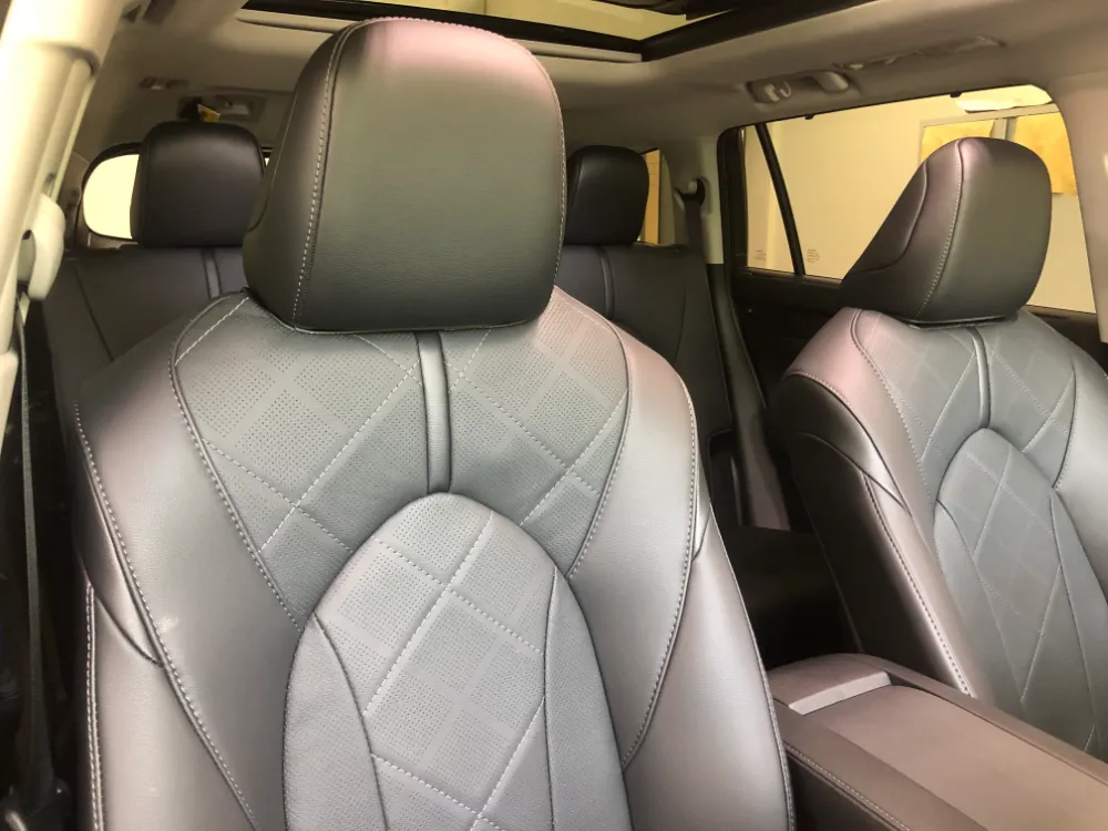 2021 toyota highlander platinum black leather seats 4