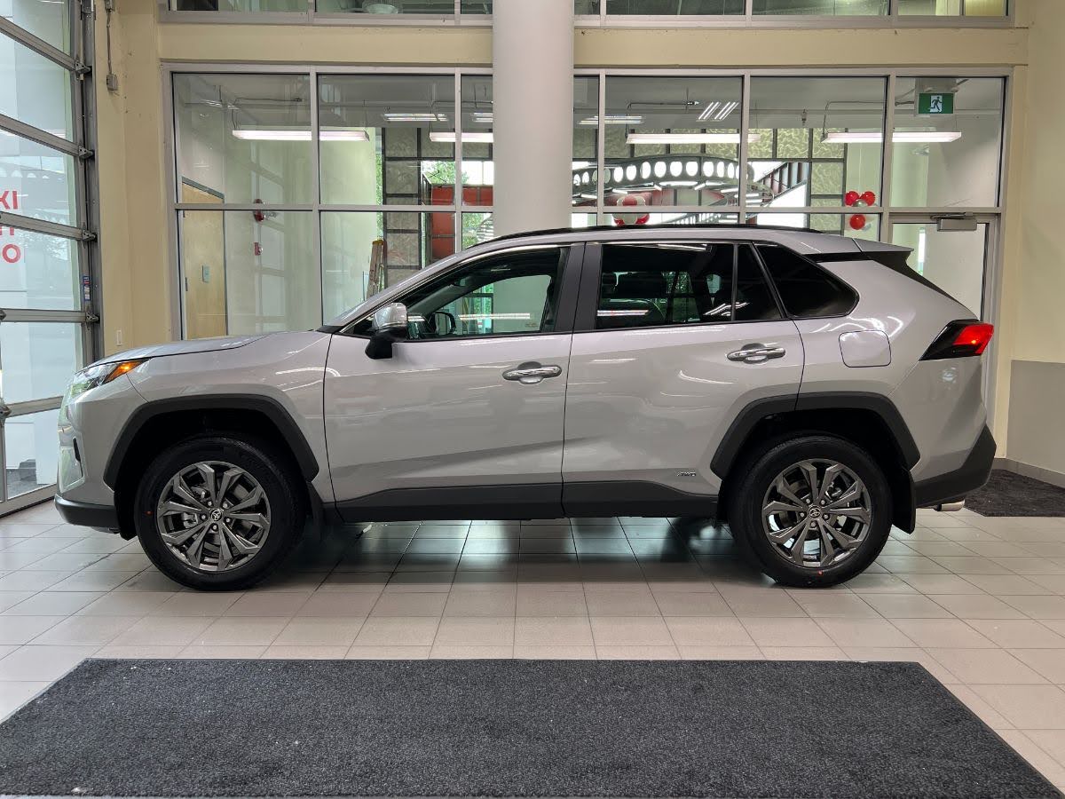 2022 rav4 hybrid limited silver exterior (3)