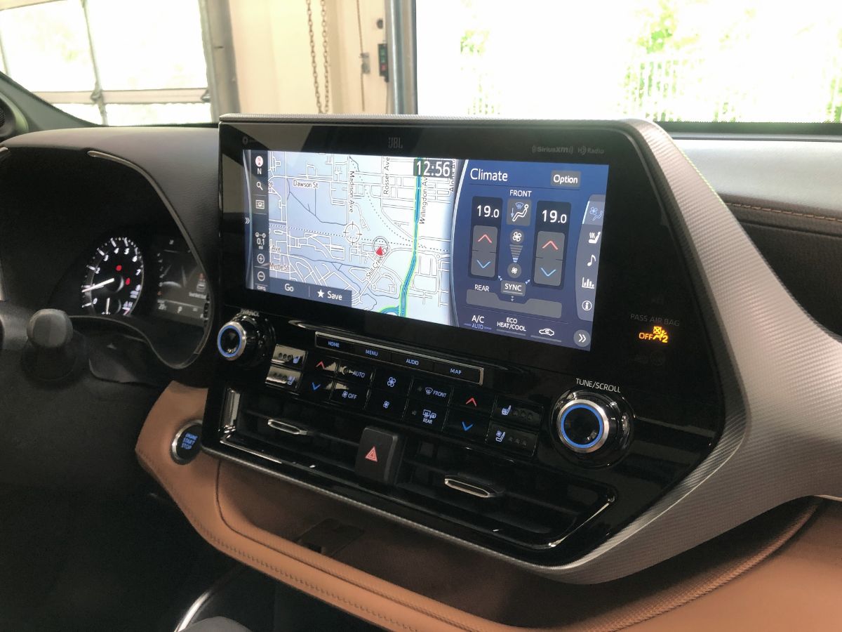 2022-toyota-highlander-12.3-inch-touch-screen