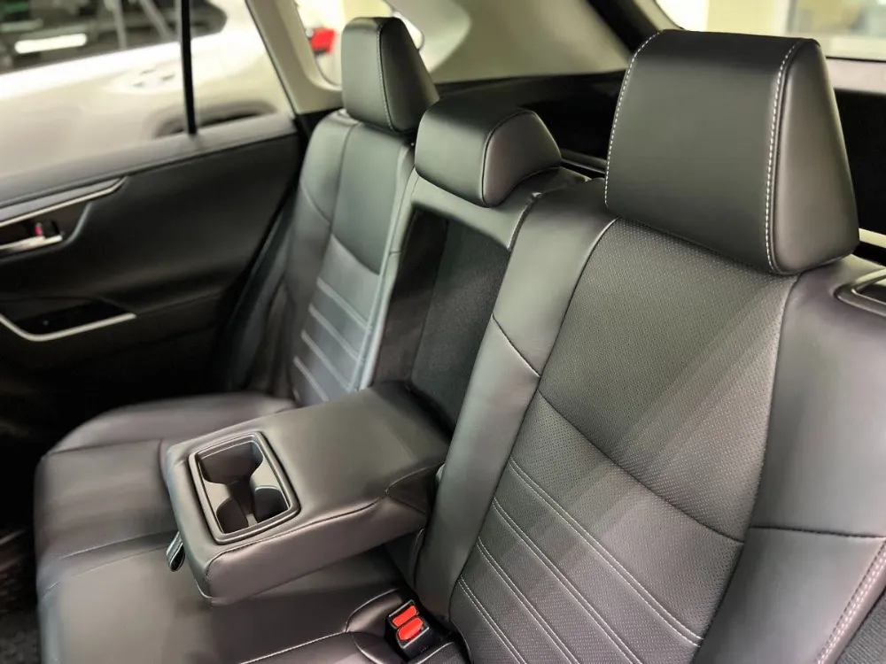 2022 toyota rav4 hybrid limited black leather seats 4
