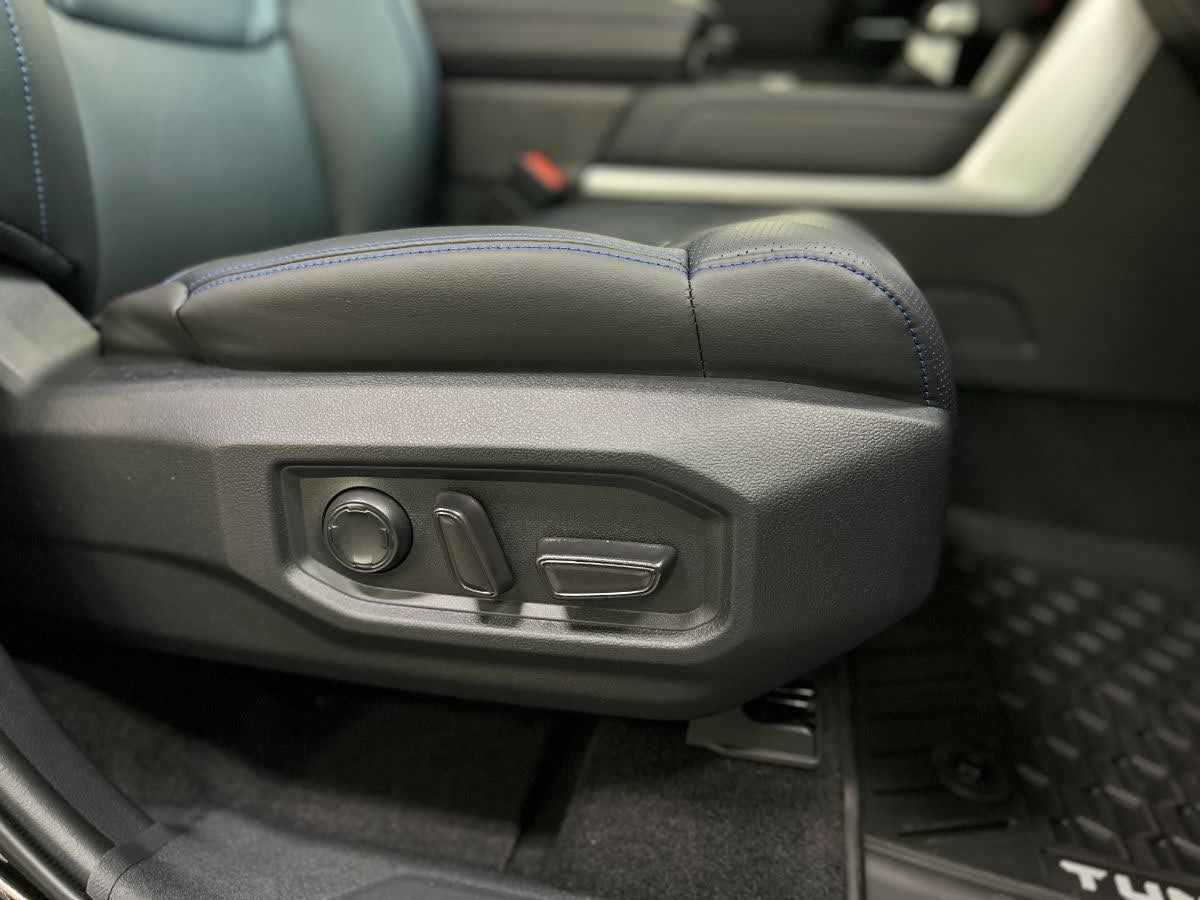 2022-tundra-gas-platinum-power-passenger-seat
