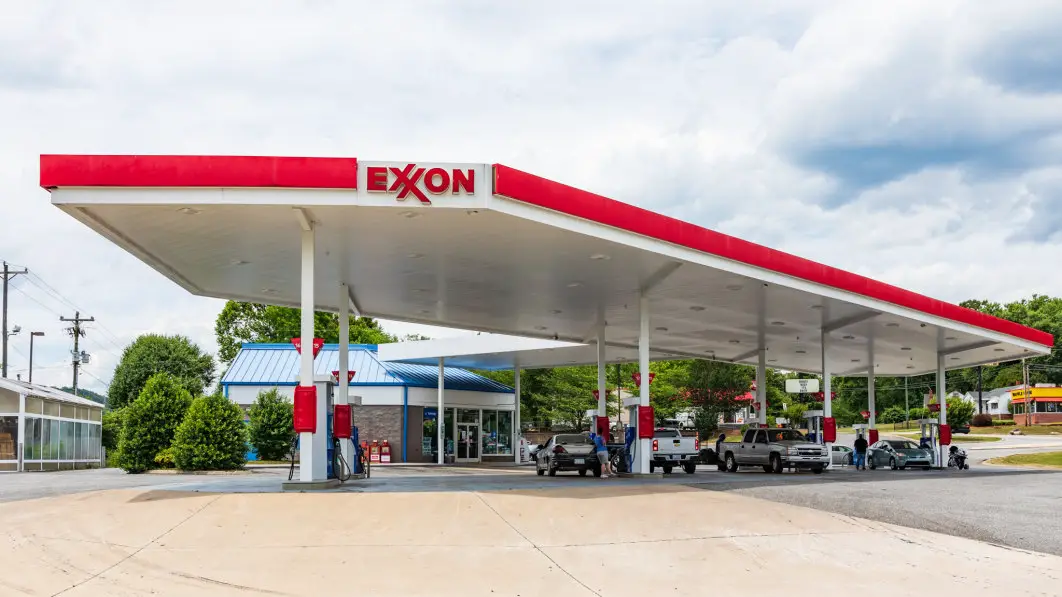 toyota-teamed-with-exxon-to-develop-lower-carbon-gasoline-–-autoblog