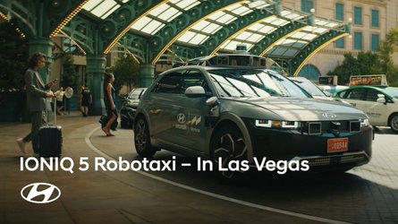 hyundai-shows-off-ioniq-5-based-robotaxis-operating-in-las-vegas