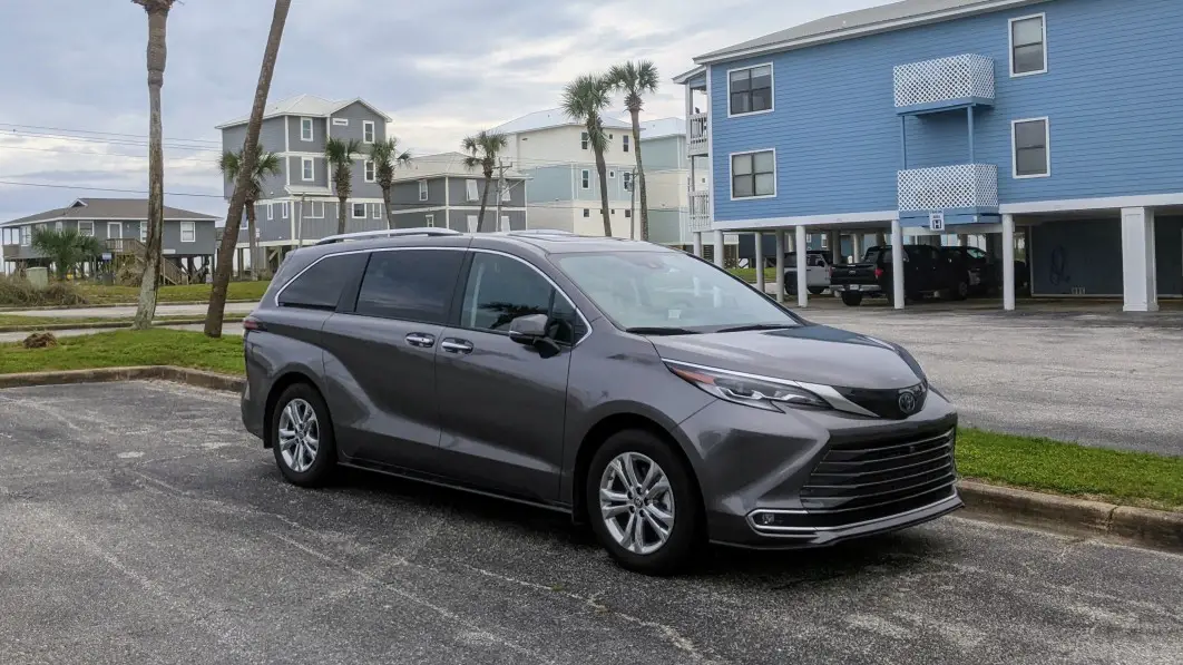 2023-toyota-sienna-minivan-review:-good-gas-mileage,-a-lot-of-room