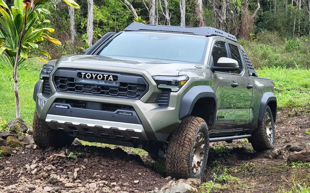 toyota-finally-unveils-full-2024-tacoma-specs-and-details