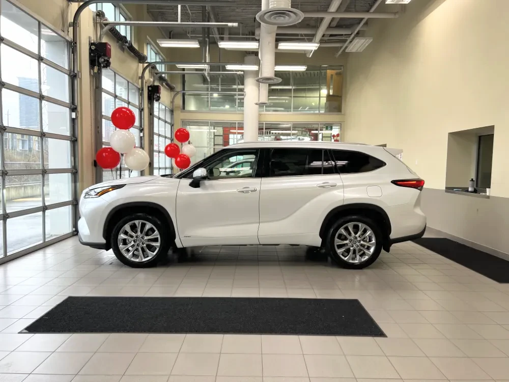 2023 Highlander Hybrid Limited White w/ Graphite Interior: Photo ...