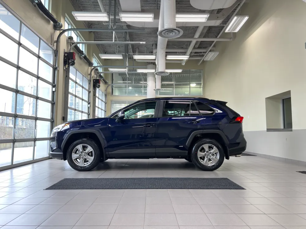 2023 Toyota RAV4 XLE Hybrid Blueprint: Photo Gallery - evto.ca