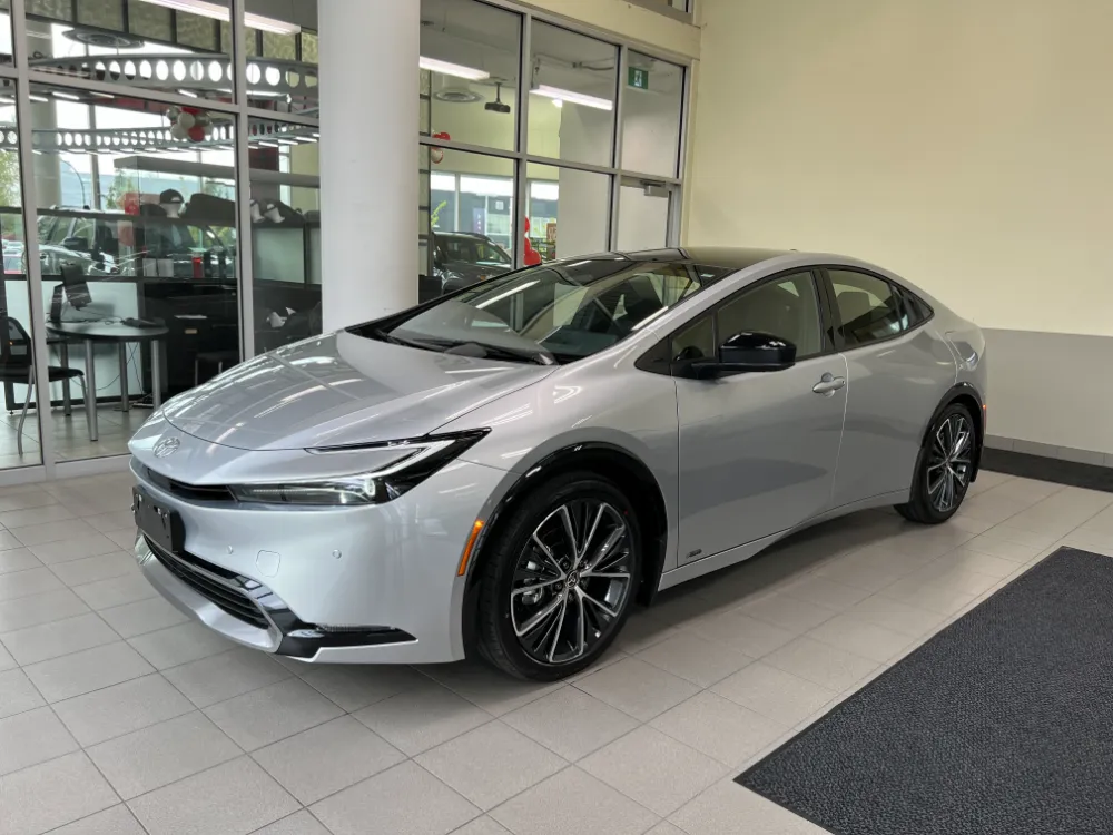 2023 Toyota Prius Hybrid Limited in Silver: Photo Gallery - evto.ca